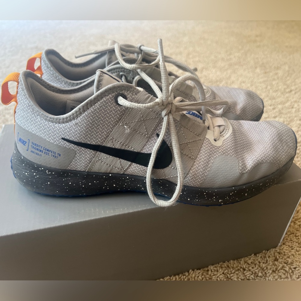 Men’s 10.5 Nike training shoes